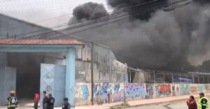Se registra fuerte incendio en fábrica de pinturas en Ecatepec Se registra fuerte incendio en fábrica de pinturas en Ecatepec