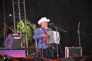 Los Titanes de Durango deleitan al público abasolense Los Titanes de Durango deleitan al público abasolense
