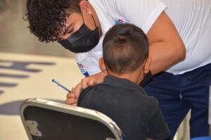 El Sistema de Salud ofrece cobertura de vacunación a niños. El Sistema de Salud ofrece cobertura de vacunación a niños.