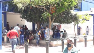 Piden familiares de pacientes mejoras en sala de espera de Hospital General Piden familiares de pacientes mejoras en sala de espera de Hospital General