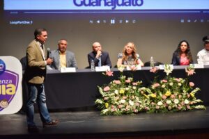 Se gradúan 191 policías capitalinos del taller de Crianza Positiva del DIF Municipal Se gradúan 191 policías capitalinos del taller de Crianza Positiva del DIF Municipal