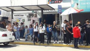 Jovenes presentan examen de admisión para diferentes escuelas de medio superior Jovenes presentan examen de admisión para diferentes escuelas de medio superior