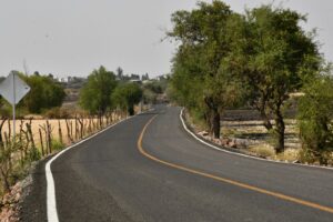 MEJORAN CAMINOS DE ACCESO A LAS COMUNIDADES MEJORAN CAMINOS DE ACCESO A LAS COMUNIDADES