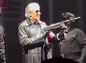 Investigan a Roger Waters por utilizar símbolos nazis en concierto en Alemania Investigan a Roger Waters por utilizar símbolos nazis en concierto en Alemania