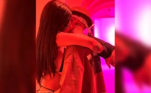 Karely Ruiz y Santa Fe Klan siguen compartiendo fotos subidas de tono Karely Ruiz y Santa Fe Klan siguen compartiendo fotos subidas de tono