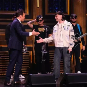 Peso Pluma hace historia al presentarse en ‘The Tonight Show, de Jimmy Fallon’ Peso Pluma hace historia al presentarse en ‘The Tonight Show, de Jimmy Fallon’