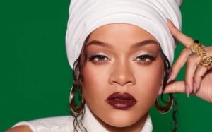 El millonario anillo que Rihanna lleva en el pie El millonario anillo que Rihanna lleva en el pie