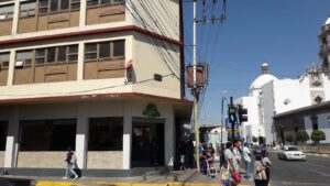 Vuelven negocios en locales del antiguo Hotel Versalles Vuelven negocios en locales del antiguo Hotel Versalles