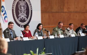 Trabajan gobierno y sociedad en garantizar la paz social de los guanajuatenses. Trabajan gobierno y sociedad en garantizar la paz social de los guanajuatenses.