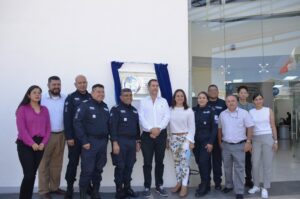 EL Sistema de salud entregó Insignia Planet Youth a la Secretaría de seguridad Pública del estado. EL Sistema de salud entregó Insignia Planet Youth a la Secretaría de seguridad Pública del estado.