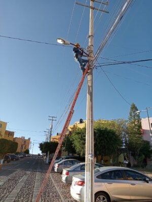 Repara Alumbrado Público 438 luminarias y atiende 136 reportes en 7 días Repara Alumbrado Público 438 luminarias y atiende 136 reportes en 7 días