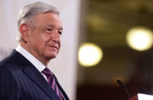 Espera López Obrador al menos 8 renuncias en el gabinete Espera López Obrador al menos 8 renuncias en el gabinete
