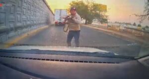 Cámara de camión capta el momento en que privan de su libertad a los tripulantes Cámara de camión capta el momento en que privan de su libertad a los tripulantes