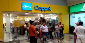 Habitantes de la UCOPI toman sucursal Coppel reclamando por altos cobros Habitantes de la UCOPI toman sucursal Coppel reclamando por altos cobros