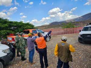 Hay más de 100 socorristas en el control del incendio de la Sierra de Pénjamo Hay más de 100 socorristas en el control del incendio de la Sierra de Pénjamo