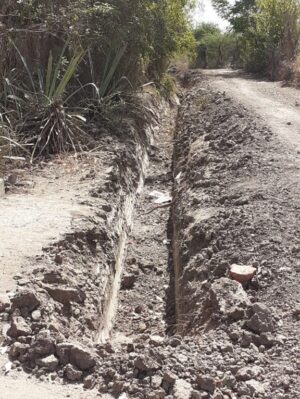 Rehabilitamos el camino a la Presita del Sauz y atendimos petición en Tupataro Rehabilitamos el camino a la Presita del Sauz y atendimos petición en Tupataro