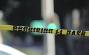 Hombre dispara a su expareja en el rostro y escapa Hombre dispara a su expareja en el rostro y escapa