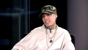 Santa Fe Klan sorprende a joven en sus XV Años y le canta «Las Mañanitas» Santa Fe Klan sorprende a joven en sus XV Años y le canta «Las Mañanitas»