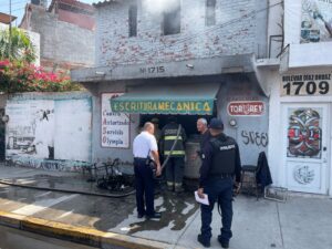 Incendio arrasa con negocio de reparación de básculas en Díaz Ordaz Incendio arrasa con negocio de reparación de básculas en Díaz Ordaz
