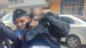 Intenta matar a su maestro de matemáticas dentro de la secundaria Intenta matar a su maestro de matemáticas dentro de la secundaria