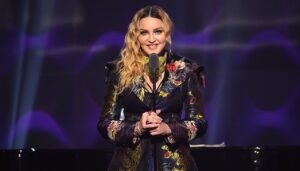 Madonna es hospitalizada; pospone su gira mundial Madonna es hospitalizada; pospone su gira mundial