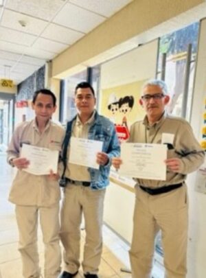 Pemex mantiene actualizado a sus trabajadores para el desempeño público. Pemex mantiene actualizado a sus trabajadores para el desempeño público.