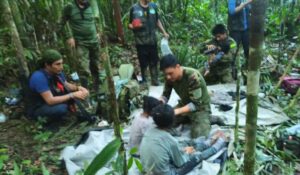 Rescatan a cuatro niños que tenían 40 días en la selva Rescatan a cuatro niños que tenían 40 días en la selva