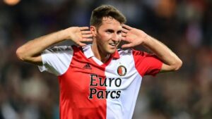 DT de Feyenoord NO descarta la salida de Santi Giménez DT de Feyenoord NO descarta la salida de Santi Giménez