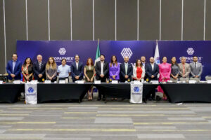 PRESENTA SECRETARIA LIBIA DENNISE ESTRATEGIA SEDESHU A INTEGRANTES DE COPARMEX IRAPUATO – SALAMANCA PRESENTA SECRETARIA LIBIA DENNISE ESTRATEGIA SEDESHU A INTEGRANTES DE COPARMEX IRAPUATO – SALAMANCA