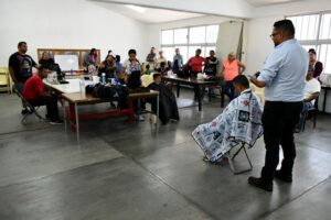 CONCLUIRÁN JÓVENES IRAPUATENSES CAPACITACIÓN EN CURSO DE BARBERÍA CONCLUIRÁN JÓVENES IRAPUATENSES CAPACITACIÓN EN CURSO DE BARBERÍA