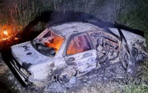 Encuentran dos cuerpos dentro de un automóvil calcinado en Guerrero Encuentran dos cuerpos dentro de un automóvil calcinado en Guerrero