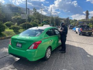 Revisan 72 vehículos de alquiler y detienen a dos motociclistas durante implementación del operativo “Taxi Seguro” Revisan 72 vehículos de alquiler y detienen a dos motociclistas durante implementación del operativo “Taxi Seguro”