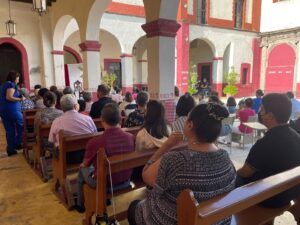 A casi dos meses de misas improvisadas a un lado del Templo de Santiaguito A casi dos meses de misas improvisadas a un lado del Templo de Santiaguito