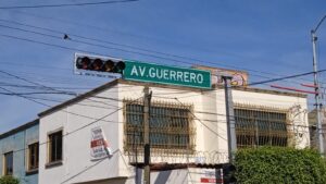 Semáforos apagados entorpecen la circulación vehicular en Avenida Guerrero Semáforos apagados entorpecen la circulación vehicular en Avenida Guerrero