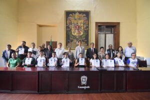 Reconocen a 9 deportistas y 3 entrenadores de Guanajuato Capital por sus logros en Juegos Nacionales y en Centroamericanos Reconocen a 9 deportistas y 3 entrenadores de Guanajuato Capital por sus logros en Juegos Nacionales y en Centroamericanos