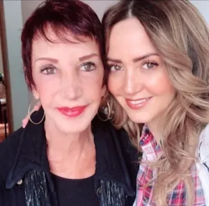 Andrea Legarreta de luto por la muerte de su madre Andrea Legarreta de luto por la muerte de su madre
