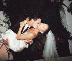 Ariana Grande y Dalton Gomez se divorcian Ariana Grande y Dalton Gomez se divorcian