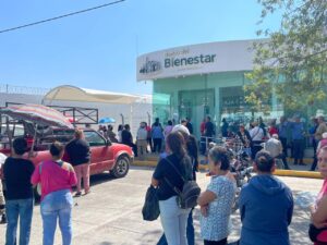 Piden derechohabientes de apoyo Bienestar más atención en la organización para cobro Piden derechohabientes de apoyo Bienestar más atención en la organización para cobro