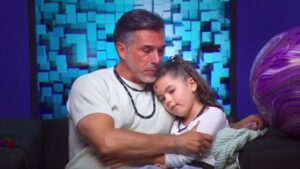 Sergio Mayer se conmueve hasta las lágrimas al recibir visita de Mila, su nieta, en «LCDLFM» Sergio Mayer se conmueve hasta las lágrimas al recibir visita de Mila, su nieta, en «LCDLFM»