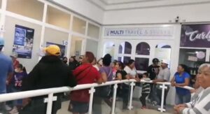 Se manifiestan ciudadanos por presunto despido injustificado en empresa Ones Logistics Se manifiestan ciudadanos por presunto despido injustificado en empresa Ones Logistics