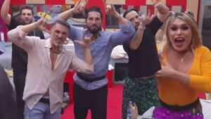 Team Infierno cumple y se desnuda en «La casa de los famosos» Team Infierno cumple y se desnuda en «La casa de los famosos»