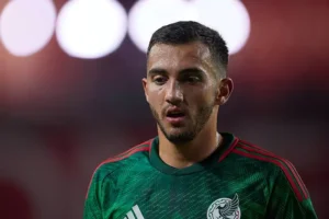 Fichaje bomba: ¡Luis Chávez, a un paso de Rayados! Fichaje bomba: ¡Luis Chávez, a un paso de Rayados!