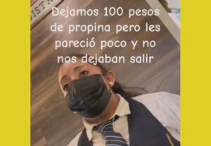 Mesera reclama a comensales por “no dejar buena propina” Mesera reclama a comensales por “no dejar buena propina”