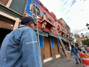 Suman más de 20 mil metros cuadrados de pintura y remozamiento en 6 meses Suman más de 20 mil metros cuadrados de pintura y remozamiento en 6 meses