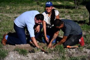 Participan jóvenes irapuatenses en reforestación Participan jóvenes irapuatenses en reforestación