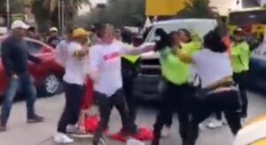Simpatizantes de Morena se pelean con tránsitos en la CDMX Simpatizantes de Morena se pelean con tránsitos en la CDMX