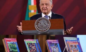 AMLO presume apoyo de SNTE a nuevos libros de texto AMLO presume apoyo de SNTE a nuevos libros de texto