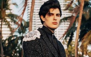 La historia detrás de los temas musicales de Adriel Favela La historia detrás de los temas musicales de Adriel Favela