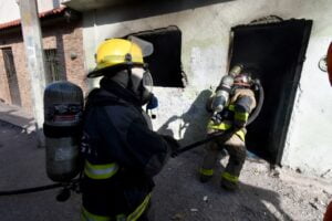 SON BOMBEROS POR EL GUSTO DE SERVIR A LA CIUDADANÍA SON BOMBEROS POR EL GUSTO DE SERVIR A LA CIUDADANÍA