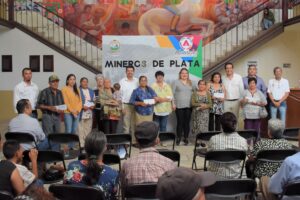 Desean Buen Viaje a Mineros de Plata rumbo a California Desean Buen Viaje a Mineros de Plata rumbo a California